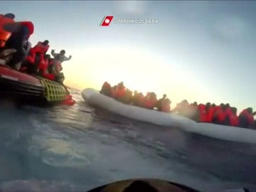 Frame 26.349826 de: Rescatados 800 migrantes en las últimas horas 