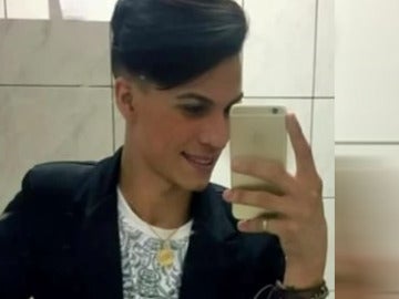 Imagen del joven asesinado por su propia madre en Brasil