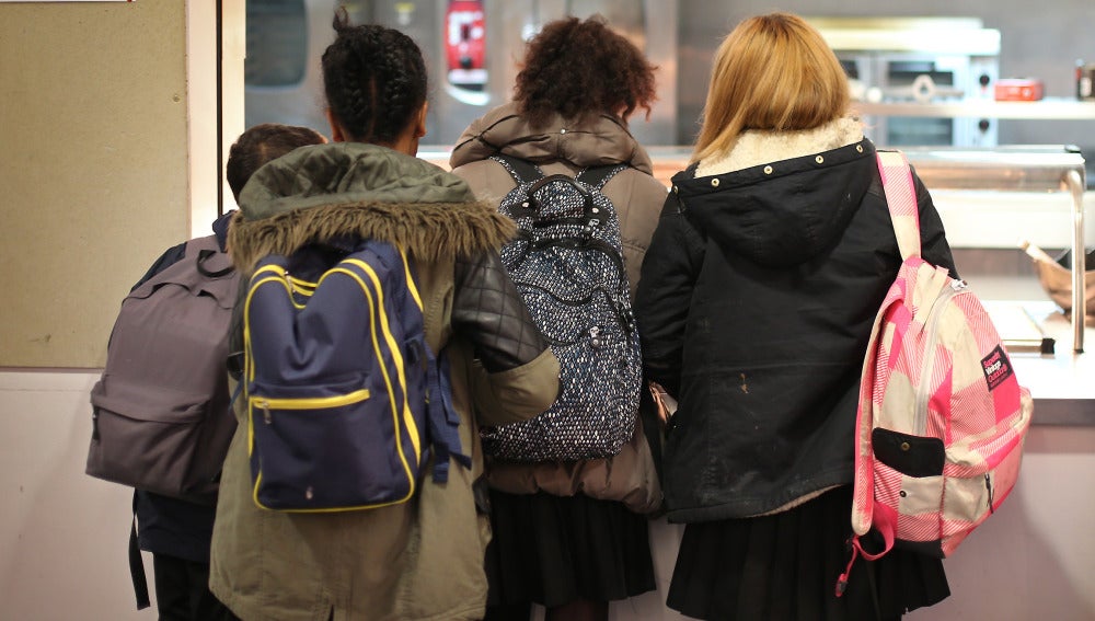 Adolescentes en un colegio