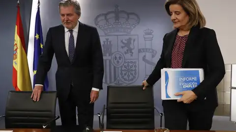 Íñigo Méndez de Vigo y Fátima Báñez a su llegada a la rueda de prensa Íñigo Méndez de Vigo y Fátima Báñez a su llegada a la rueda de prensa