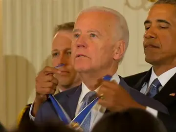 Frame 29.535123 de: Obama se despide de su vicepresidente Joe Biden, y de su equipo, en un emotivo acto Frame 29.535123 de: Obama se despide de su vicepresidente Joe Biden, y de su equipo, en un emotivo acto