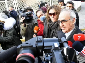 La madre de Nadia a su llegada al juzgado La madre de Nadia a su llegada al juzgado