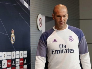 Zinedine Zidane, en rueda de prensa Zinedine Zidane, en rueda de prensa