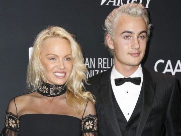 Pamela Anderson junto a su hijo Pamela Anderson junto a su hijo