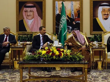 El Rey Felipe y el príncipe Faisal Bin Bandar El Rey Felipe y el príncipe Faisal Bin Bandar