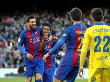 Luis Suárez y Messi celebran el 1-0 ante Las Palmas Luis Suárez y Messi celebran el 1-0 ante Las Palmas