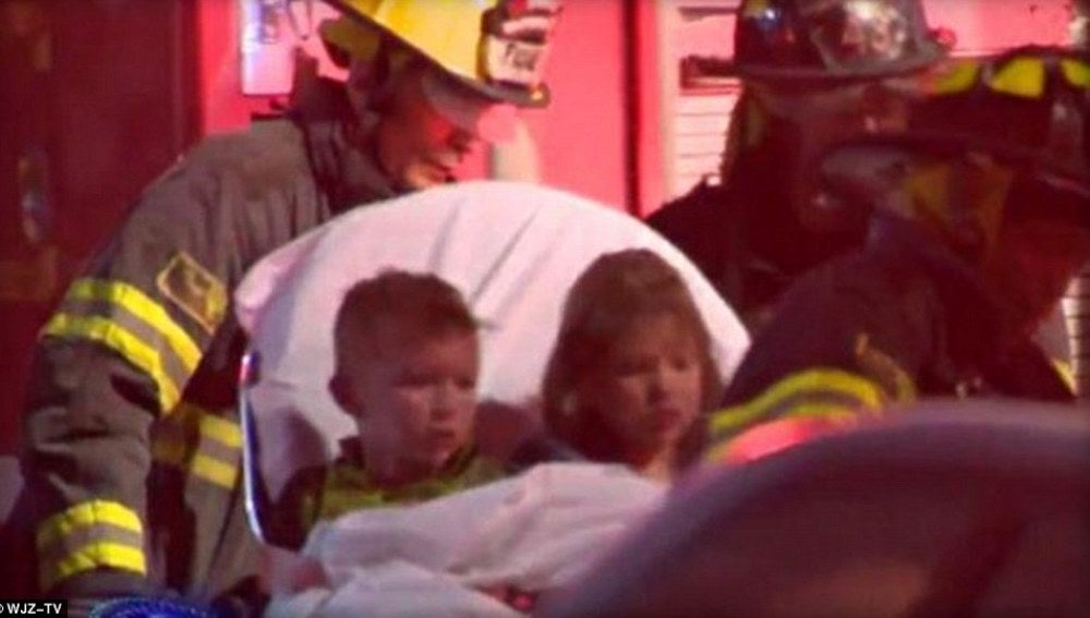 Niños rescatados de un incendio
