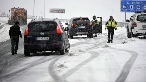 El primer temporal del invierno provoca el cierre de siete puertos El primer temporal del invierno provoca el cierre de siete puertos