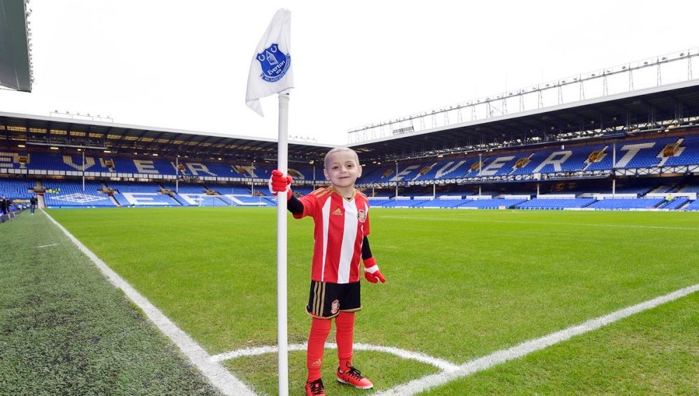 Bradley Lower será la mascota del Everton-City