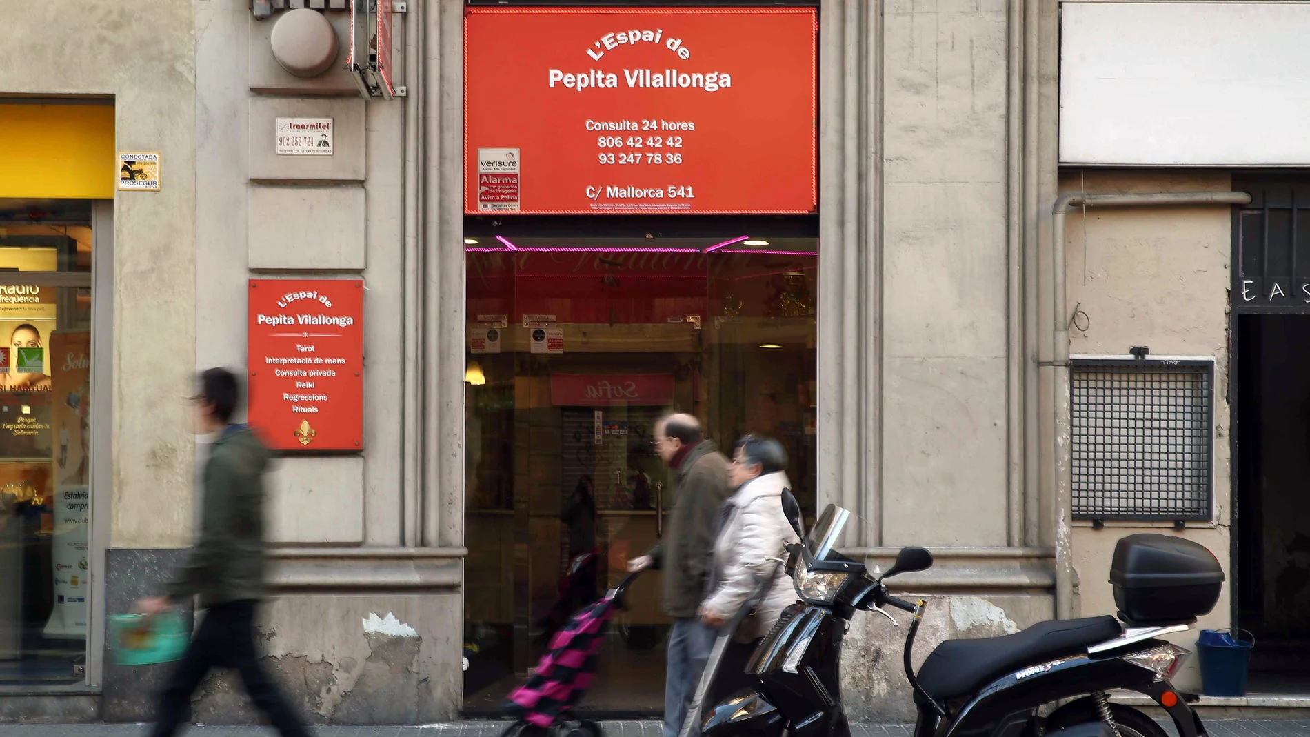 Exterior de la tienda esotérica de la vidente Pepita Vilallonga, que ha sido detenida por la Policía Nacional Exterior de la tienda esotérica de la vidente Pepita Vilallonga, que ha sido detenida por la Policía Nacional