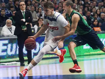 Instantes del partido entre el Joventut y el Real Madrid Instantes del partido entre el Joventut y el Real Madrid