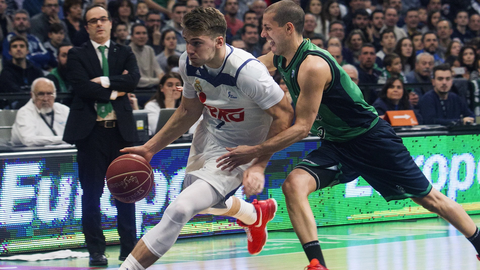 Instantes del partido entre el Joventut y el Real Madrid Instantes del partido entre el Joventut y el Real Madrid