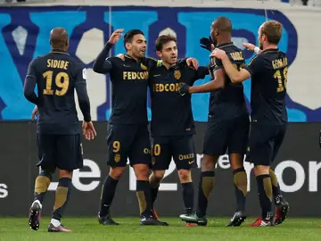 Falcao celebra con sus compañeros un gol Falcao celebra con sus compañeros un gol