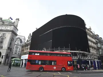 Los luminosos de Piccadilly en Londres, apagados Los luminosos de Piccadilly en Londres, apagados