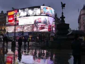 Frame 0.0 de: Londres 'apaga' Picadilly Circus por primera vez desde la II Guerra Mundial para modernizar sus paneles publicitarios Frame 0.0 de: Londres 'apaga' Picadilly Circus por primera vez desde la II Guerra Mundial para modernizar sus paneles publicitarios