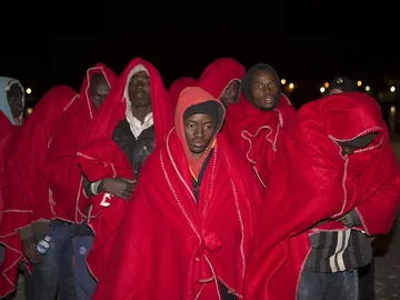 Subsaharianos rescatados de una patera en las costas españolas Subsaharianos rescatados de una patera en las costas españolas