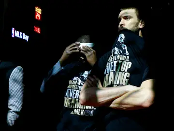 Marc Gasol, junto a Zach Randolph en el día de Martin Luther King Marc Gasol, junto a Zach Randolph en el día de Martin Luther King