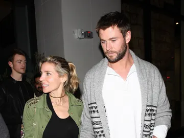 Elsa Pataky y Chris Hemsworth pasean por Los Ángeles de la mano Elsa Pataky y Chris Hemsworth pasean por Los Ángeles de la mano