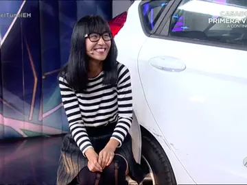 Frame 162.006666 de: Yibing, la nueva colaboradora china de 'El Hormiguero', nos enseña cómo hacer caca en medio del campo Frame 162.006666 de: Yibing, la nueva colaboradora china de 'El Hormiguero', nos enseña cómo hacer caca en medio del campo