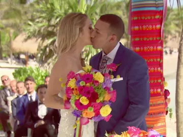 Mónica y Jordi se dan el 'sí, quiero' temblando de felicidad y nervios Mónica y Jordi se dan el 'sí, quiero' temblando de felicidad y nervios