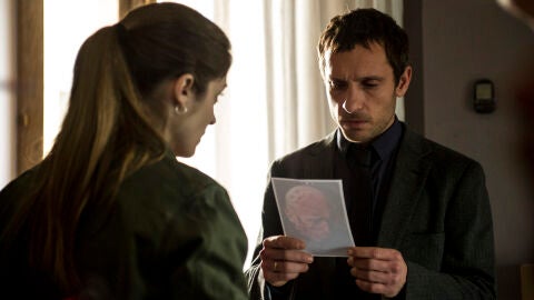 Lara y Álex se alían para averiguar quién mató a Rodrigo 