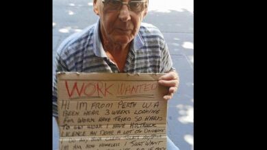 Un 'sin techo' recibe varias ofertas de trabajo después de que una mujer compartiese su foto en Facebook