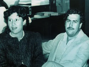 Pablo Escobar junto a su mujer Pablo Escobar junto a su mujer