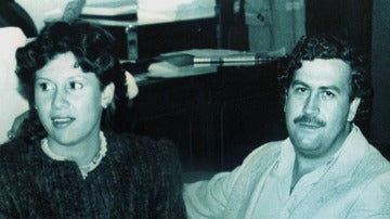 Pablo Escobar junto a su mujer