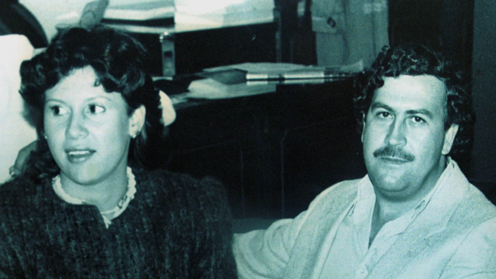 Pablo Escobar junto a su mujer Pablo Escobar junto a su mujer