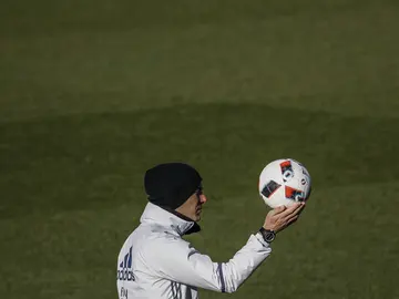 Zidane, durante el entrenamiento del Real Madrid Zidane, durante el entrenamiento del Real Madrid