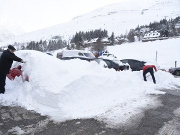 Vientos de más de 130 kilómetros por hora y temperaturas que han alcanzado los -18º en el Pirineo