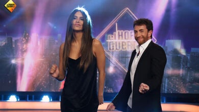 Cristina Pedroche sube la temperatura de 'El Hormiguero' bailando reggaeton junto a Pablo Motos