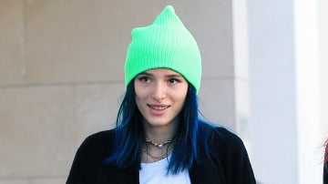 Bella Thorne se pasa al pelo azul