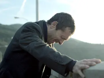 Álex visita el lugar donde Rodrigo fue asesinado Álex visita el lugar donde Rodrigo fue asesinado