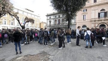 Colegio evacuado en Italia tras el terremoto en Roma