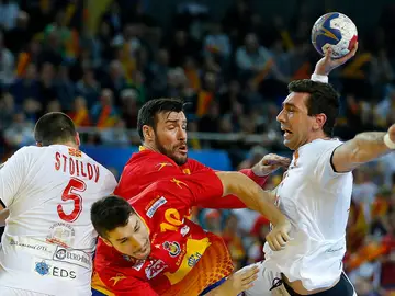 Los Hispanos en el partido frente a Macedonia Los Hispanos en el partido frente a Macedonia