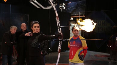 Pilar Rubio consigue encender el pebetero olímpico, en honor a Barcelona '92