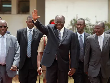 El presidente de Kenia, Mwai Kibaki, junto a otros políticos en Nairobi El presidente de Kenia, Mwai Kibaki, junto a otros políticos en Nairobi