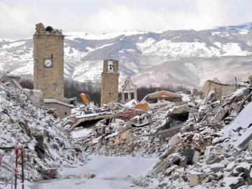 La nieve cubría hace unos días los escombros del último terremoto registrado en Italia La nieve cubría hace unos días los escombros del último terremoto registrado en Italia
