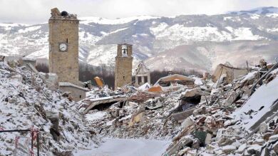 Hallan el cadáver de un hombre sepultado entre los escombros en la zona del terremoto de Italia