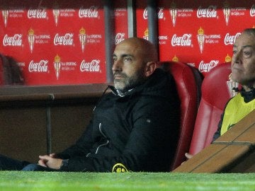 Abelardo, durante un partido con el Sporting