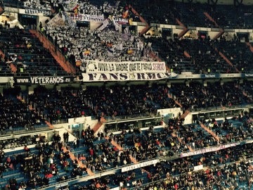 La afición del Real Madrid apoya a Sergio Ramos