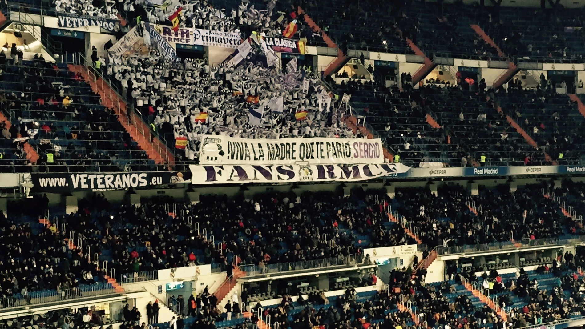 La afición del Real Madrid apoya a Sergio Ramos La afición del Real Madrid apoya a Sergio Ramos