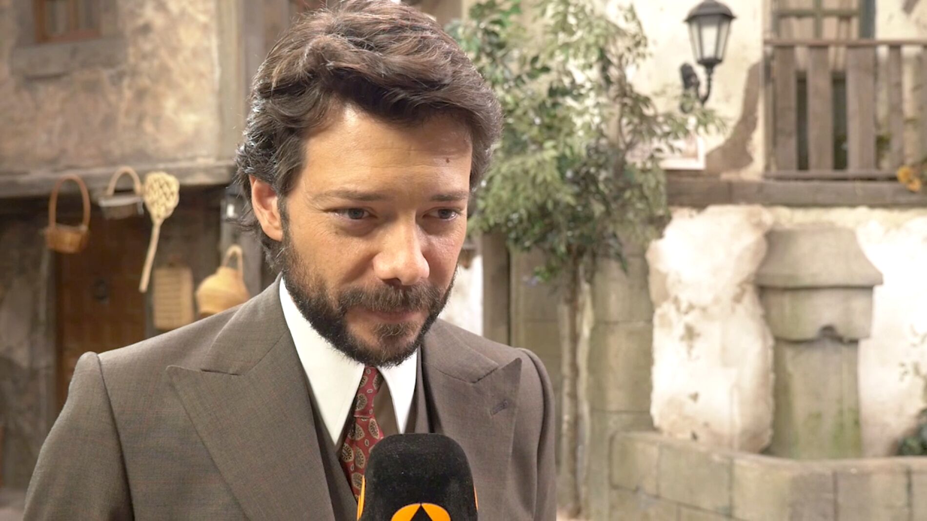 &Aacute;lvaro Morte: "Nunca se sabe, quiz&aacute;s Lucas vuelva a Puente Viejo"