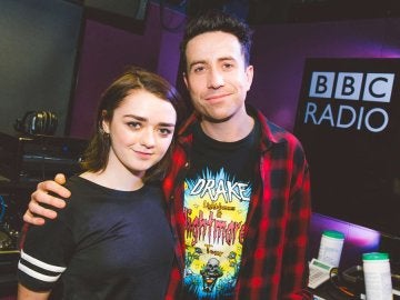 Maisie Williams en el programa de radio