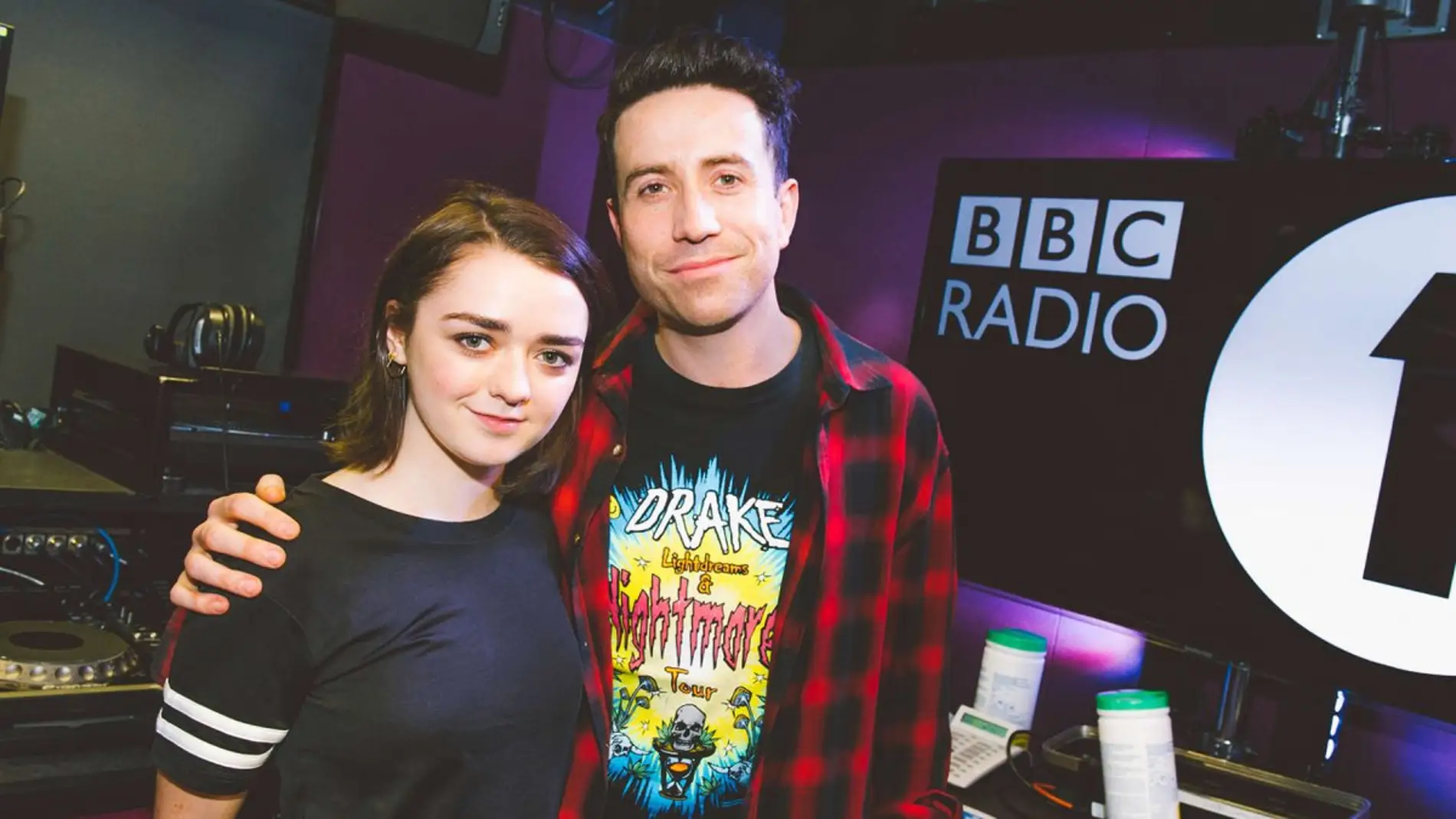 Maisie Williams en el programa de radio