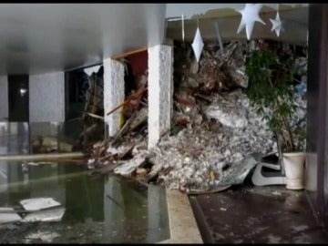 Frame 13.343418 de: Varios muertos en el hotel sepultado por un alud en Italia en el que estaban atrapadas 30 personas Frame 13.343418 de: Varios muertos en el hotel sepultado por un alud en Italia en el que estaban atrapadas 30 personas