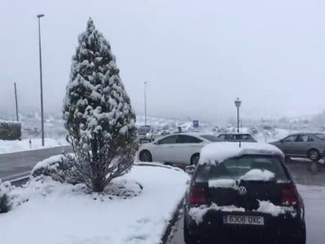 Frame 11.122109 de: Una intensa nevada en Ronda obliga a cerrar colegios, institutos y carreteras