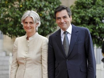 Penelope Fillon junto a su marido François Fillon, ex primer ministro conservador francés