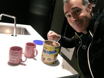 Álex Corretja y su ya famosa foto con una cucharada de Nesquik Álex Corretja y su ya famosa foto con una cucharada de Nesquik